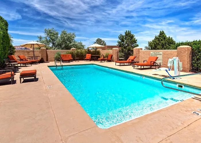 Hampton Monument Valley Hotel 3*
